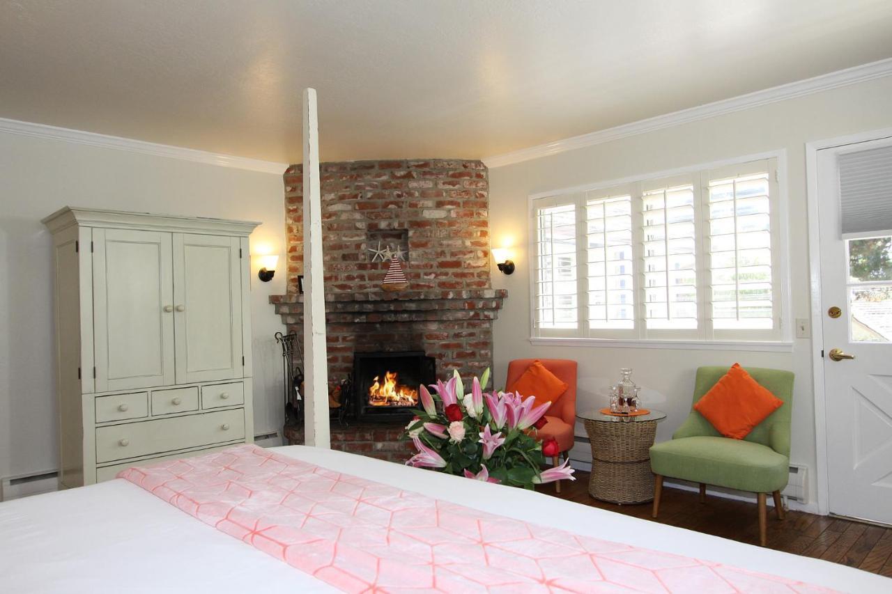 Lamp Lighter Inn And Sunset Suites Carmel-by-the-Sea Exterior photo